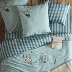 Taie d'oreiller brodée 50x80 cm en percale de coton PASSE MONTAGNE bleu givré