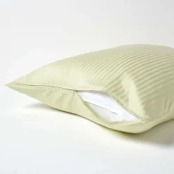 Taie d'oreiller vert sauge satin rayé en coton égyptien 330 fils, 80x80 cm - HOMESCAPES