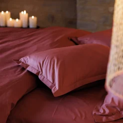 Taie d'oreiller volants plats 65x65 cm percale MANOIR rouge Carmin